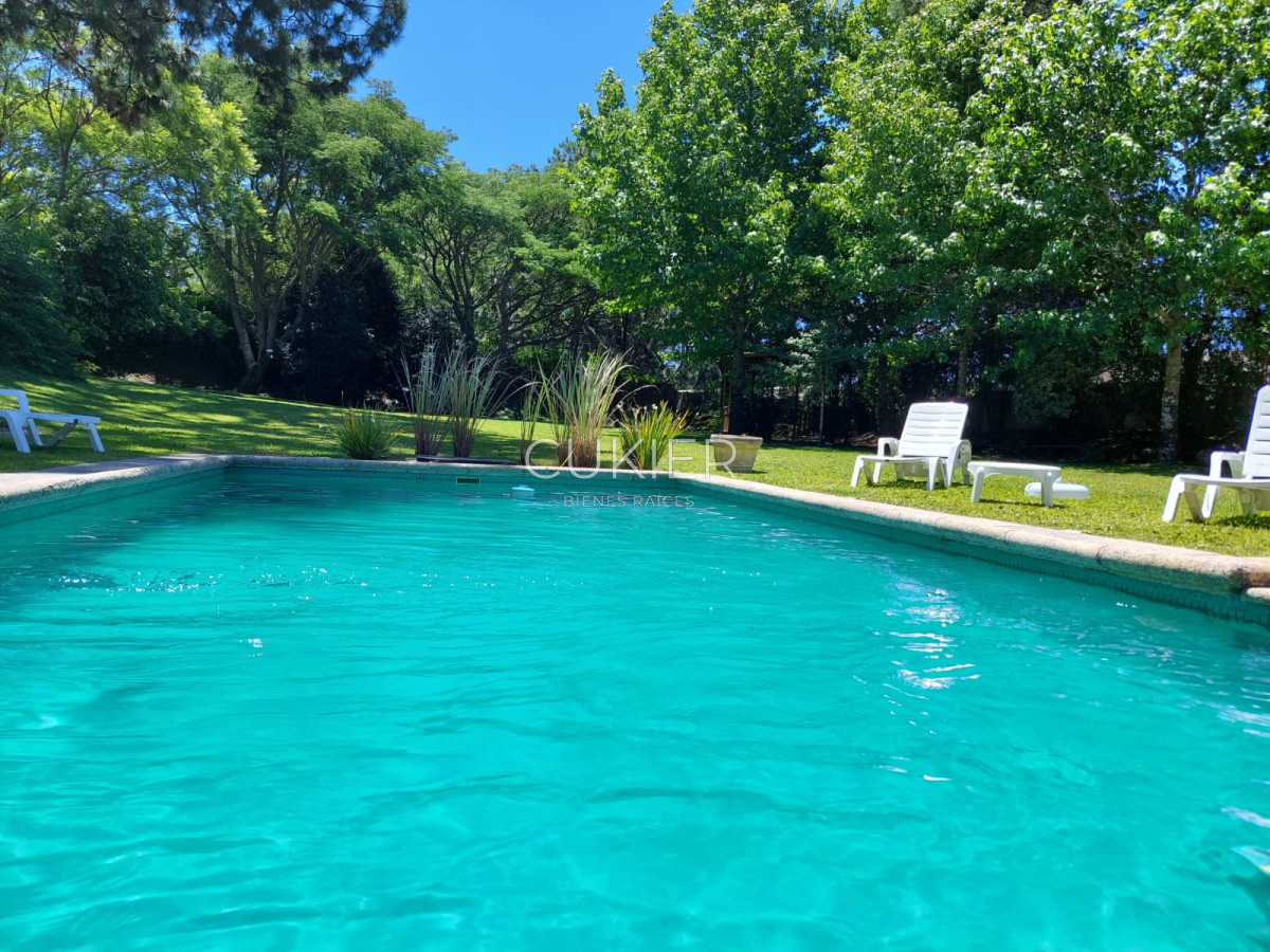 Casa ID.2545 - Alquiler Temporada Casa 7 Dormitorios + servicio Barrio Privado 