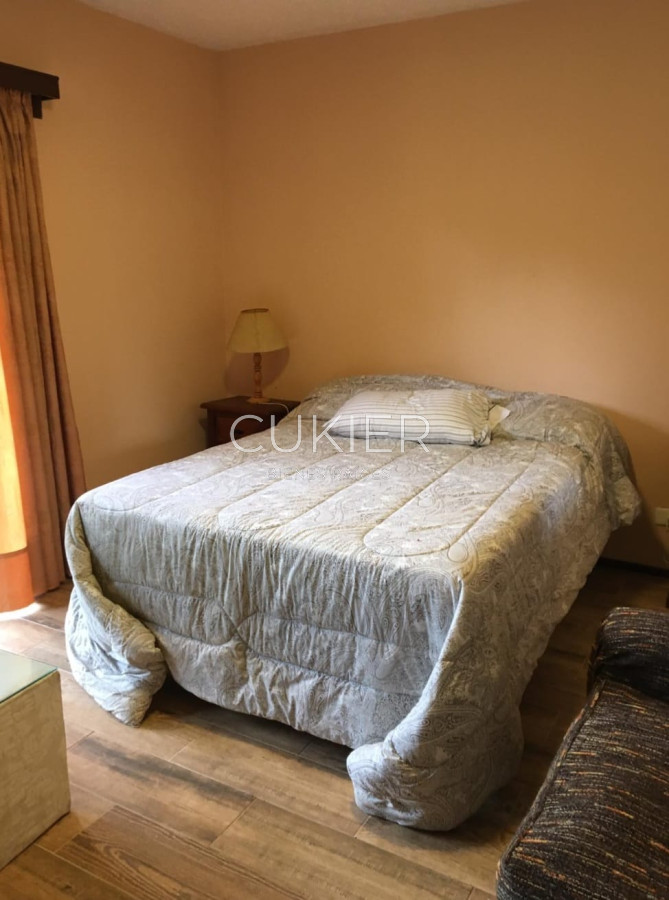 Casa ID.3762 - Alquiler anual espectacular casa de 4 dormitorios con piscina en Lugano