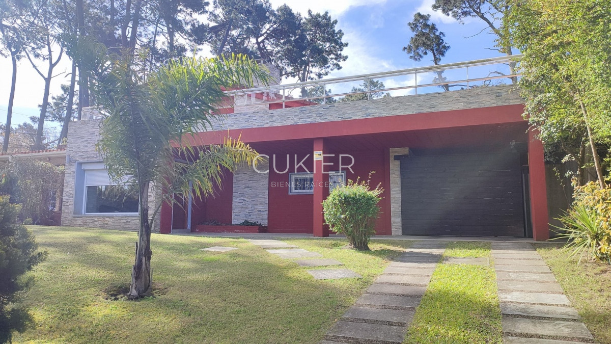 Casa ID.2472 - Alquiler Anual Chalet 4 dormitorios con piscina