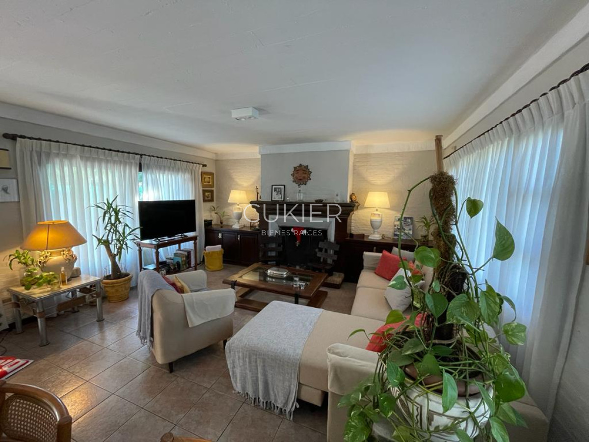 Casa ID.2422 - Alquiler anual y temporada de casa 4 dormitorios con piscina en Marly Punta del Este