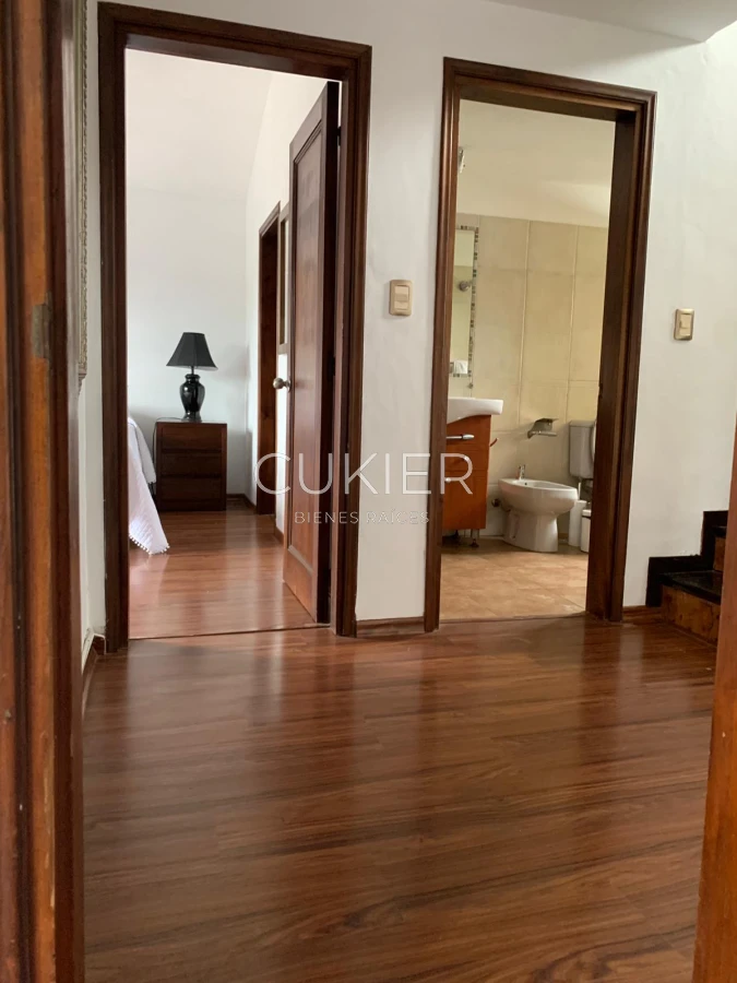 Casa ID.3916 - Alquiler anual de casa 3 dormitorios y dependencia en las delicias con piscina