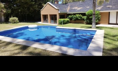 Venta de espectacular casa con amplio parque y Pisicna en San Rafael