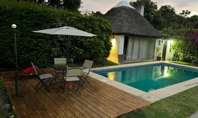 Alquiler anual y temporada de casa 4 dormitorios y piscina en Pinares Punta del Este