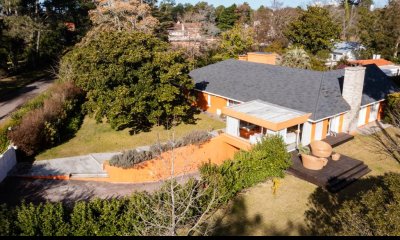 Alquiler anual y venta de espectacular casa de 5 dormitorios y piscina en cantegril Punta del Este