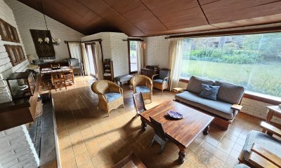 Venta de hermosa casa 4 dormitorios en zona de colegios