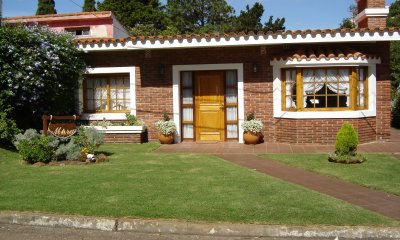 Casa en venta en barrio Canegril a pasos del mar