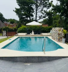 Venta casa 3 dormitorios con piscina en Pinares Punta del Este