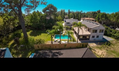 Venta y alquiler anual de espectacular casa de 6 dormitorios en barrio privado la Residence