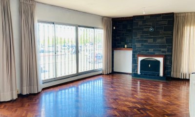 Casa en VENTA en barrio Aires Puros, Montevideo,3 dormitorios,3 baños.