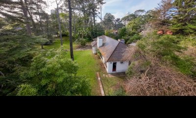 Venta de casa 3 dormitorios y dependencia en Cantegril Punta del Este