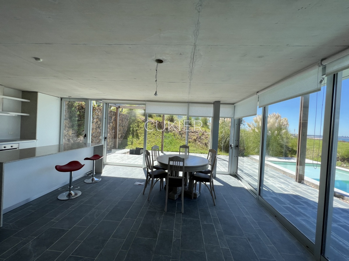 Apartamento ID.1341 - Alquiler de temporada y venta de apartamento 2 dormitorios a estrenar duplex con piscina propia y primera linea al mar en Punta Ballena 