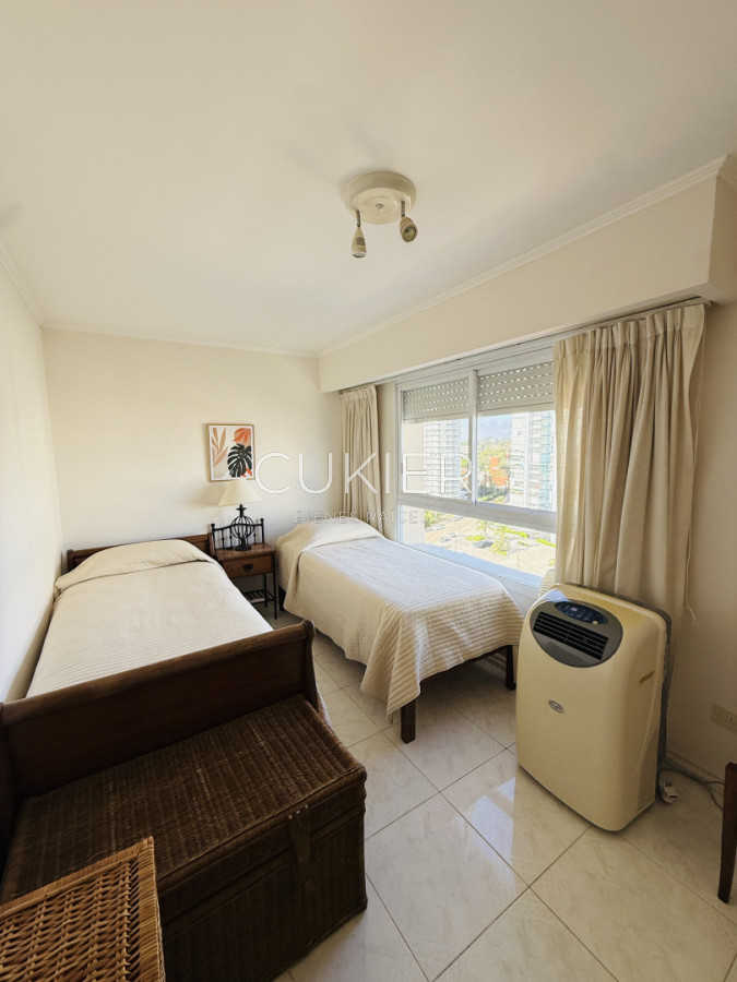 Apartamento ID.5229 - Alquiler anual e invernal de apartamento 3 dormitorios frente al mar full amenities Punta del Este