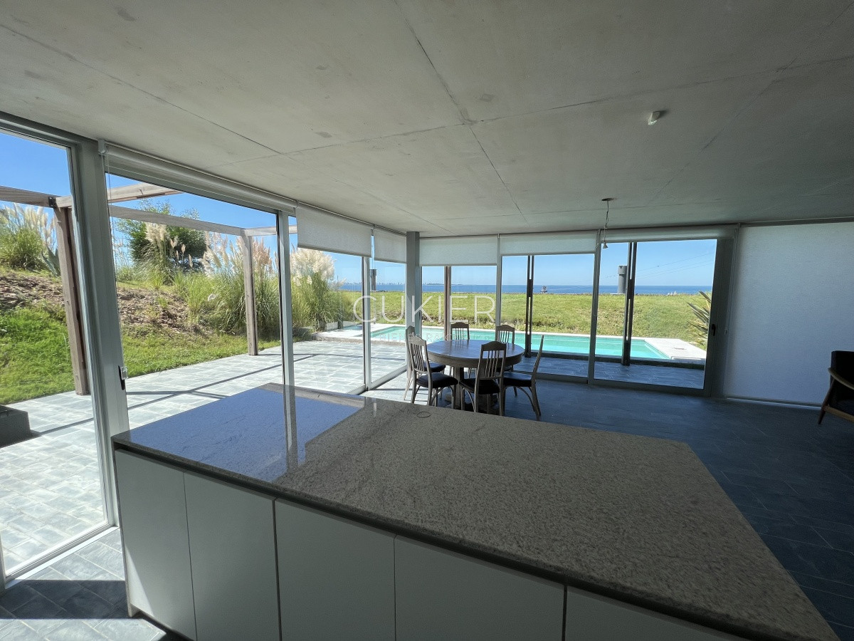 Apartamento ID.1341 - Alquiler de temporada y venta de apartamento 2 dormitorios a estrenar duplex con piscina propia y primera linea al mar en Punta Ballena 