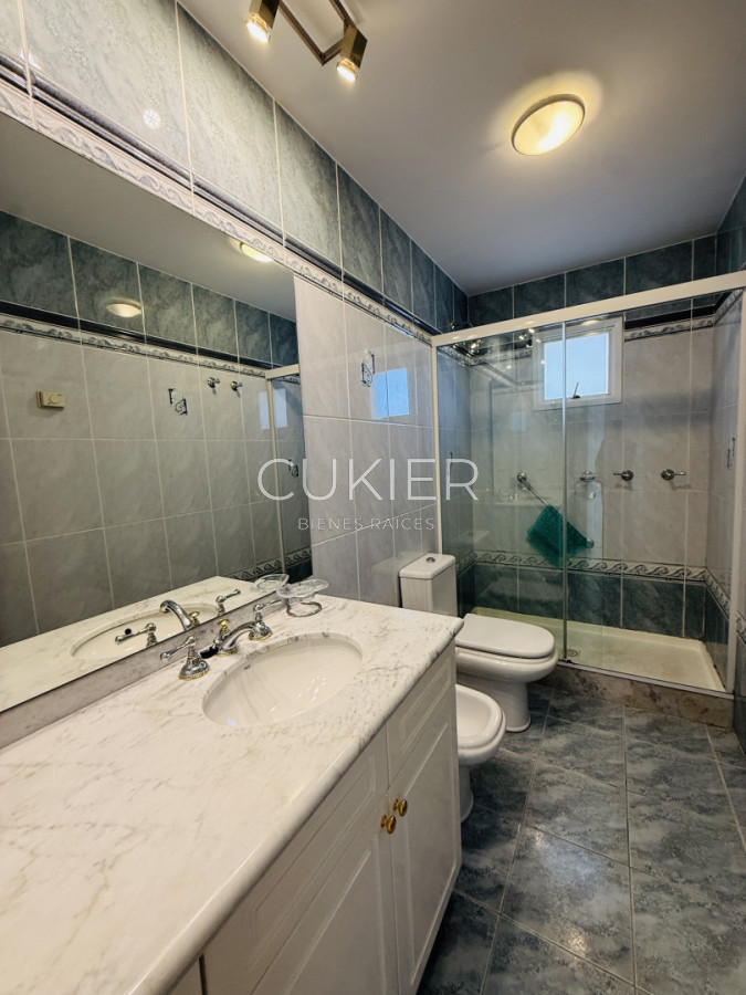 Apartamento ID.5229 - Alquiler anual e invernal de apartamento 3 dormitorios frente al mar full amenities Punta del Este