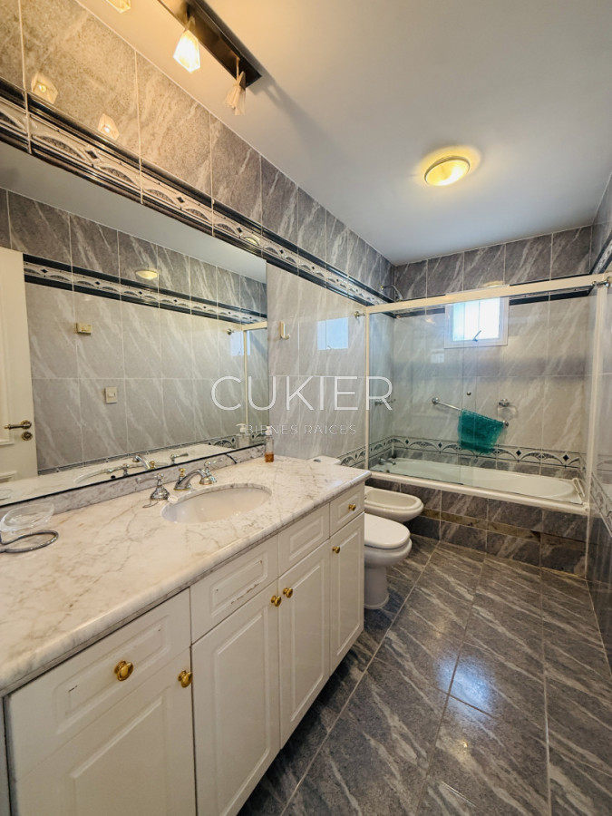 Apartamento ID.5229 - Alquiler anual e invernal de apartamento 3 dormitorios frente al mar full amenities Punta del Este