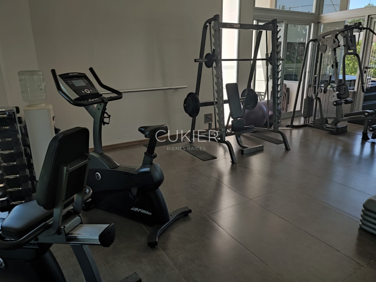 Apartamento ID.3395 - Alquiler invernal de hermoso apartamento de 2 dormitorios con vista al mar en playa mansa edificio full amenities