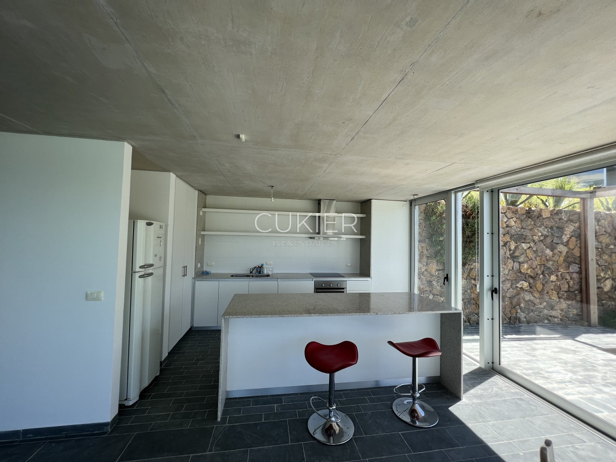 Apartamento ID.1341 - Alquiler de temporada y venta de apartamento 2 dormitorios a estrenar duplex con piscina propia y primera linea al mar en Punta Ballena 