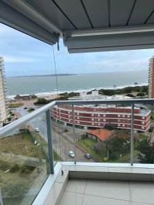 Apartamento en Venta en Miami Boulevard 1.
Hermoso Apartamento de 2 dormitorios y 2 baños, gran terraza con parrillero propio y vista al mar!