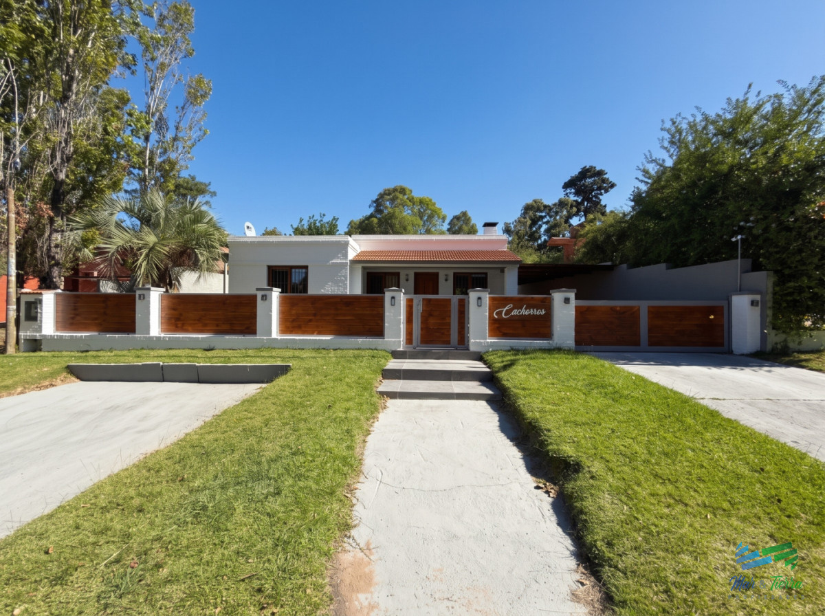 Casa 4 dormitorios en alquiler con piscina, Pinares, Punta del Este