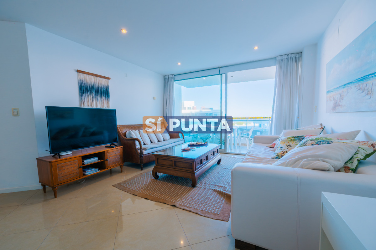 Amplio Apartamento de 3 dormitorios + dependencia a 100 metros Del Mar - SPT7896A