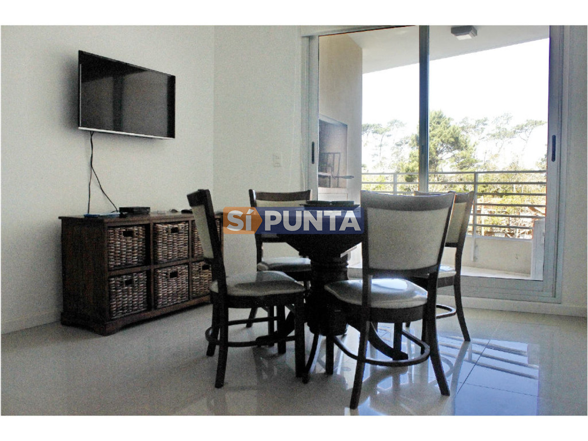 Alquilo apartamento de 2 dormitorios cerca del Shopping, Punta del Este. - SPT12000A