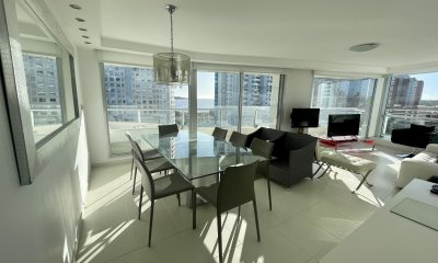 Apartamento en torre categoría muy cerca del mar