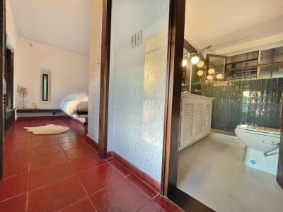 amplia casa con piscina a 200 metros del mar - spt5825c