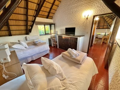 amplia casa con piscina a 200 metros del mar - spt5825c