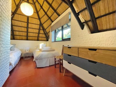 amplia casa con piscina a 200 metros del mar - spt5825c