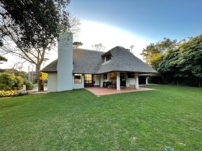 amplia casa con piscina a 200 metros del mar - spt5825c