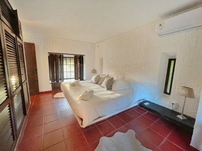 amplia casa con piscina a 200 metros del mar - spt5825c