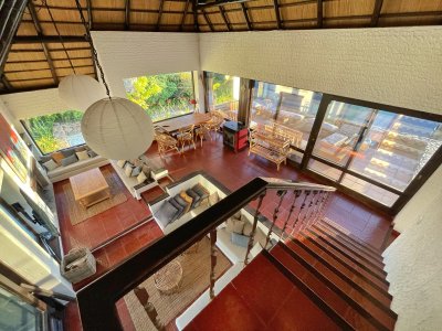 amplia casa con piscina a 200 metros del mar - spt5825c