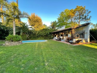 amplia casa con piscina a 200 metros del mar - spt5825c