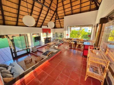 amplia casa con piscina a 200 metros del mar - spt5825c