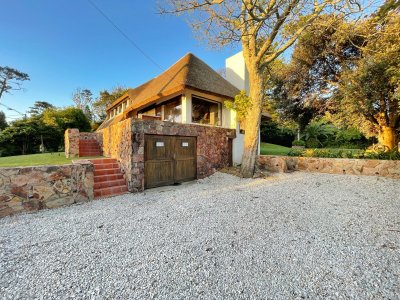 amplia casa con piscina a 200 metros del mar - spt5825c