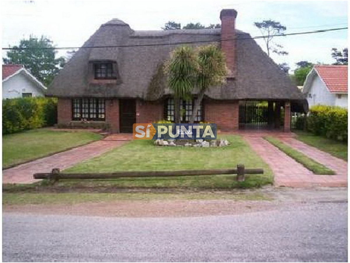 Casa en venta en pinares, 4 dormitorios a 3 cuadras del mar  - SPT7773C