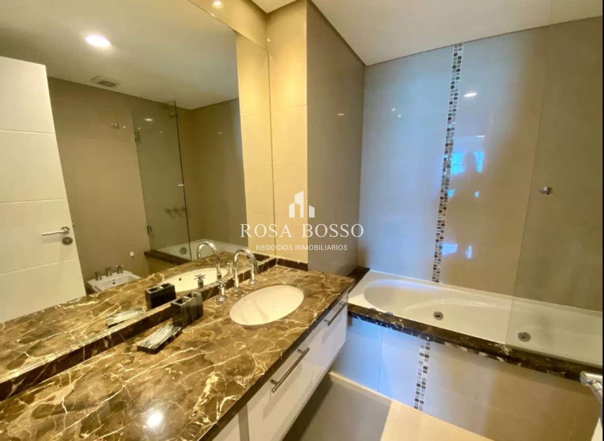 Apartamento ID.9804 - Apartamento Venta 3 dormitorios y dependencia Mansa Punta del Este