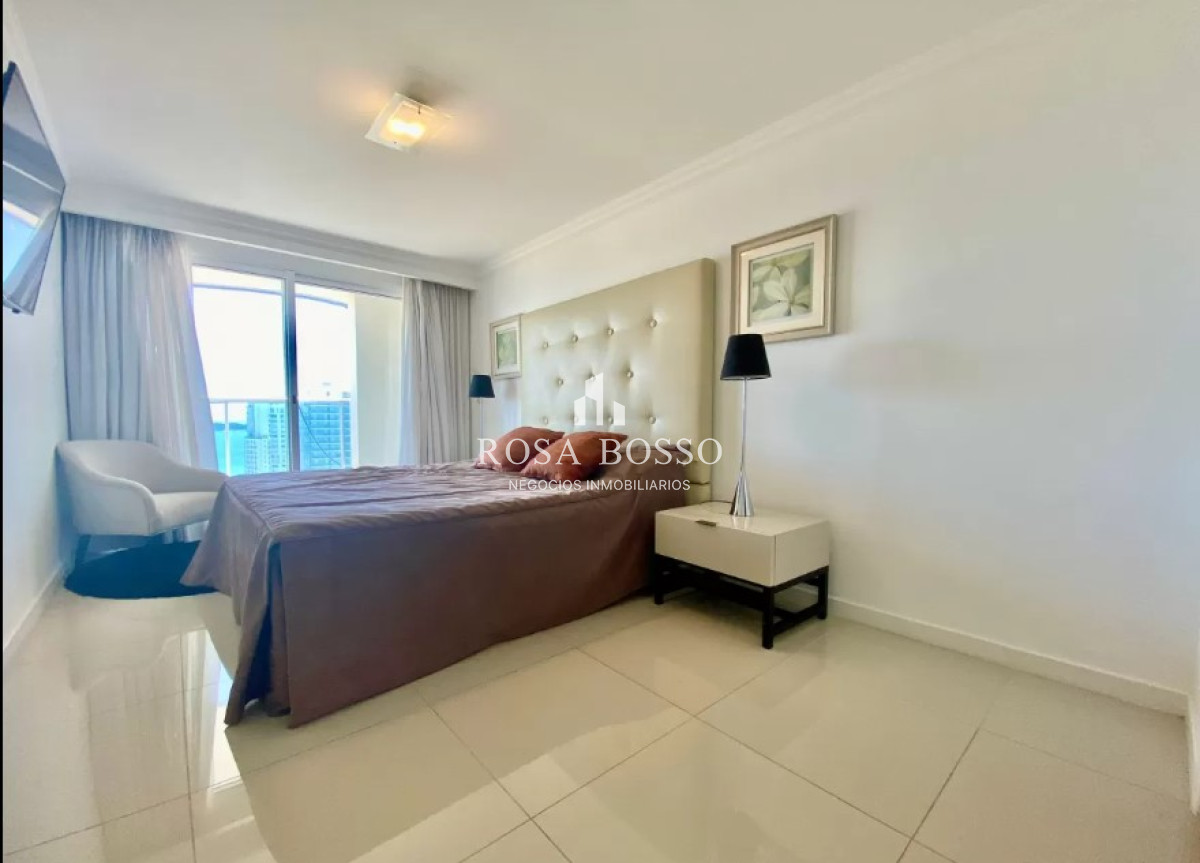 Apartamento ID.9804 - Apartamento Venta 3 dormitorios y dependencia Mansa Punta del Este