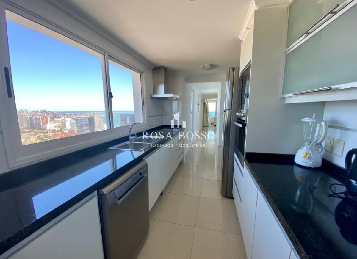 Apartamento ID.9804 - Apartamento Venta 3 dormitorios y dependencia Mansa Punta del Este