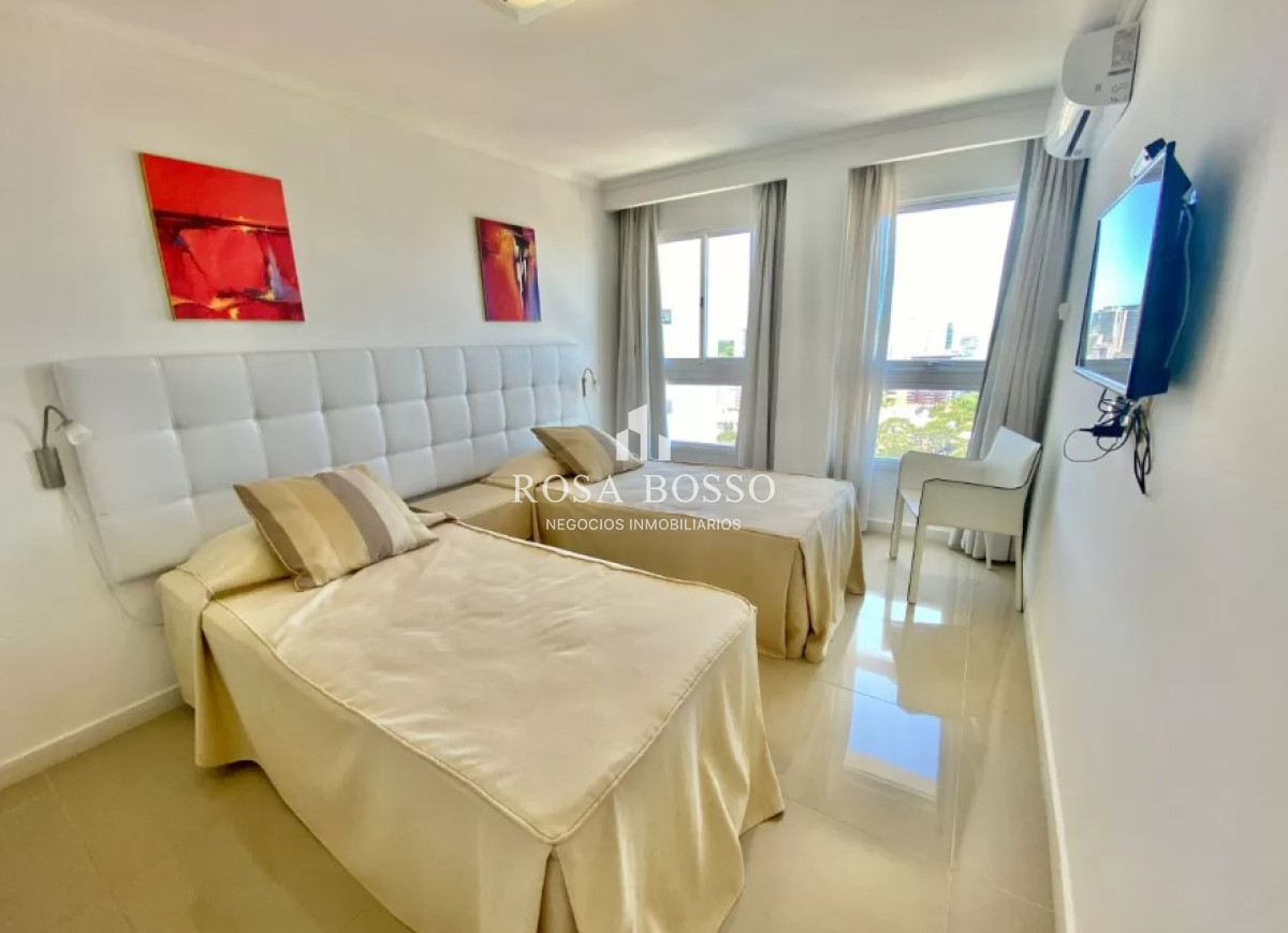 Apartamento ID.9804 - Apartamento Venta 3 dormitorios y dependencia Mansa Punta del Este