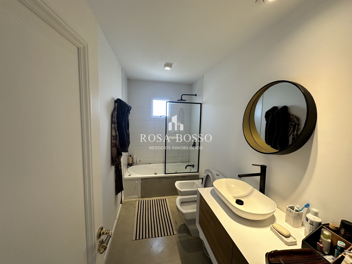 Apartamento ID.9807 - Apartamento Venta 3 dormitorios Mansa Punta del Este Primera Línea