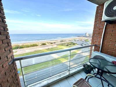Venta apartamento dos dormitorios en primera linea con garaje 