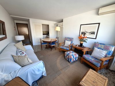 Apartamento en venta 1 dormitorio con garaje Península Punta del Este