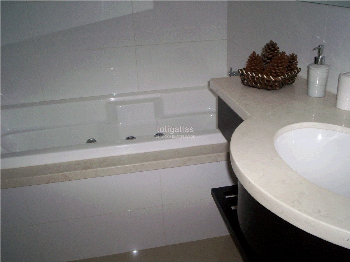 Apartamento ID.1414 - Torre de Primer nivel frente al mar