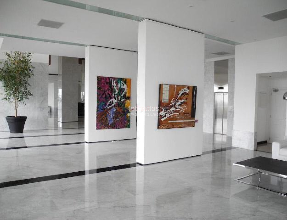 Apartamento ID.1414 - Torre de Primer nivel frente al mar