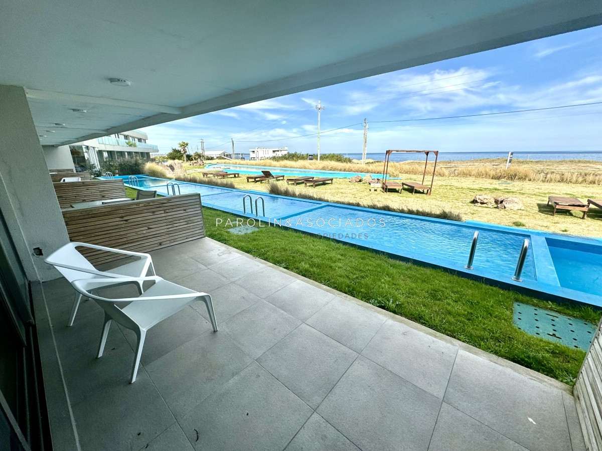 Monoambiente con piscina propia a pasos de la playa - GoPunta - Portal Inmobiliario de Punta del Este - Maldonado