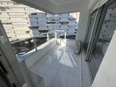 Apartamento de 1 dormitorio en venta. Brava, Punta del Este 