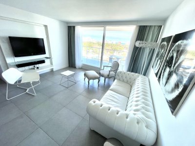 Apartamento en venta en torre Yoo, Punta del Este.