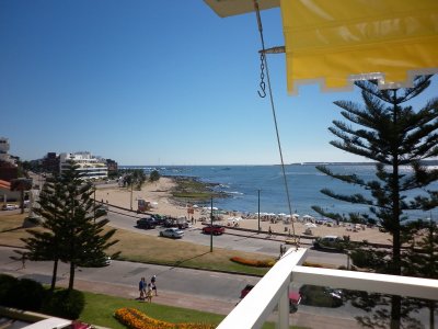 Apartamento en venta de 3 dormitorios en edificio Malecón, Punta del Este.