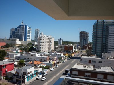 Espectacular apartamento en venta de 3 dormitorios en torre Triangulo, Punta del Este